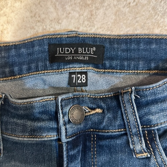 Judy Blue Mid-Rise Boyfriend Fit Destroyed Jeans 7/28 - Picture 2 of 6